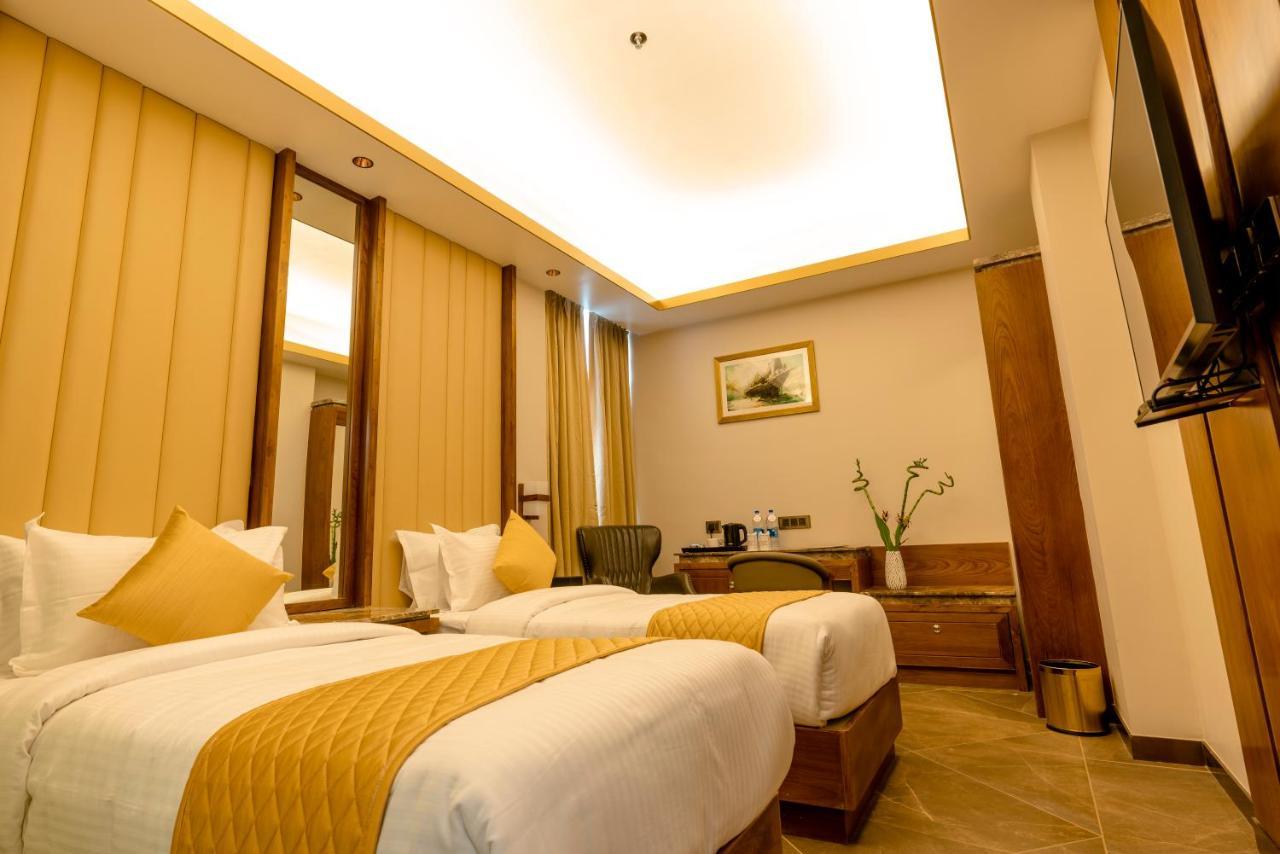 Marine Inn Hotel Kochi Exteriör bild